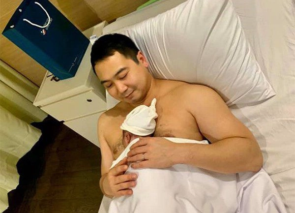 Khi bố v-biz cởi trần chăm con kim lý làm mẹ bỉm mê tít chồng lan khuê không kém - 16