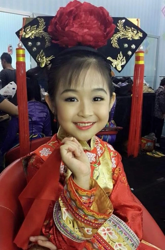 Khoe ảnh cận mặt bé gái cần thơ chuyên đọ sắc hoa hậu có gương mặt khác lạ - 1
