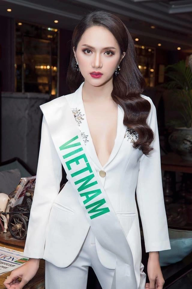 Khoe chân dài đến nách nhưng u40 lệ quyên làm ai nấy phải đỏ mặt vì mốt quên áo ngực - 13