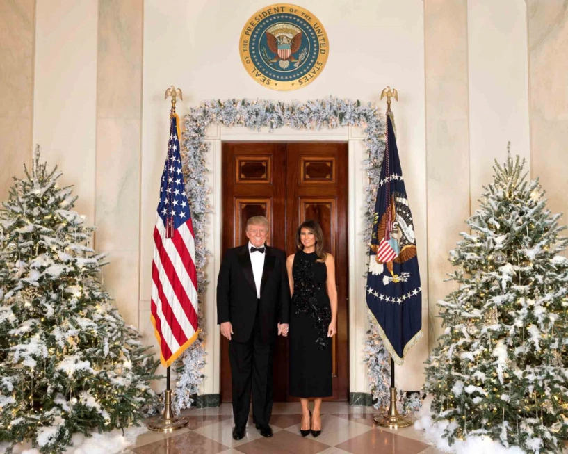 Kỉ niệm mùa giáng sinh cuối cùng tại nhà trắng donald trump và phu nhân diện đồ đôi tình tứ - 3