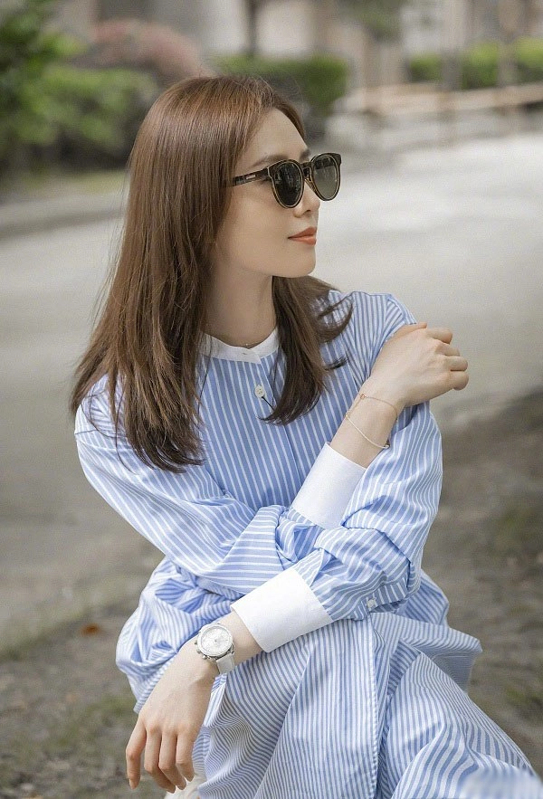 Kiểu họa tiết trang phục được các sao hoa ngữ ưu ái diện lên vừa tôn dáng lại trẻ trung - 1