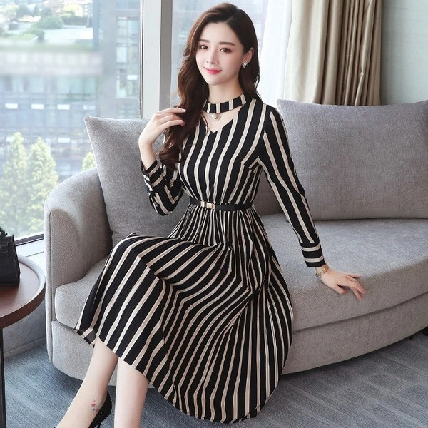 Kiểu họa tiết trang phục được các sao hoa ngữ ưu ái diện lên vừa tôn dáng lại trẻ trung - 13
