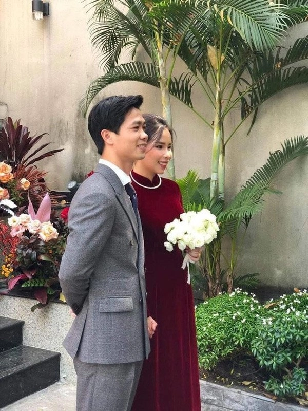 Là tiểu thư nhà giàu vợ công phượng chỉ diện toàn váy áo đơn giản trong ngày cưới - 1