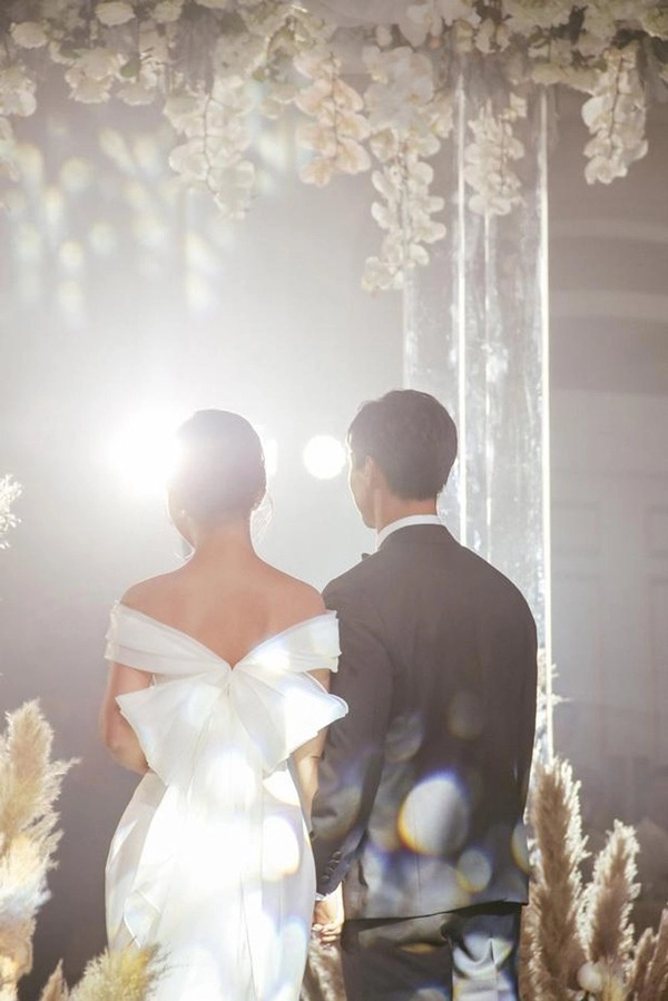Là tiểu thư nhà giàu vợ công phượng chỉ diện toàn váy áo đơn giản trong ngày cưới - 3