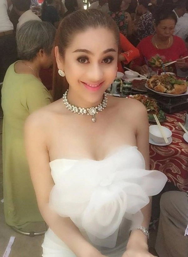 Lam khanh chi ngoi sao an mac kem duyen nhat khi du đam cuoi cua hoi ban than - 3