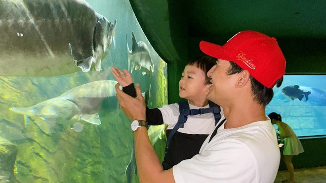Lần đầu đi sở thú con trai lương thế thành cười tít mắt liên tục nói yêu ba mẹ - 11
