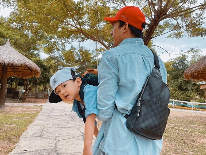 Lần đầu đi sở thú con trai lương thế thành cười tít mắt liên tục nói yêu ba mẹ - 12