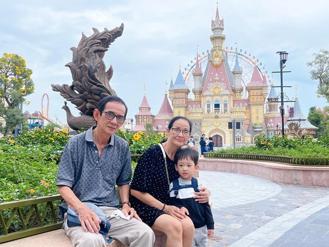 Lần đầu đi sở thú con trai lương thế thành cười tít mắt liên tục nói yêu ba mẹ - 16