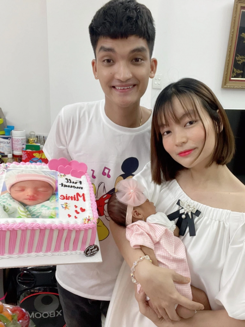 Hồ ngọc hà khắc việt làm đầy tháng cho con hoành tráng chú ý nhất là mâm cỗ cúng nhà mạc văn khoa - 7