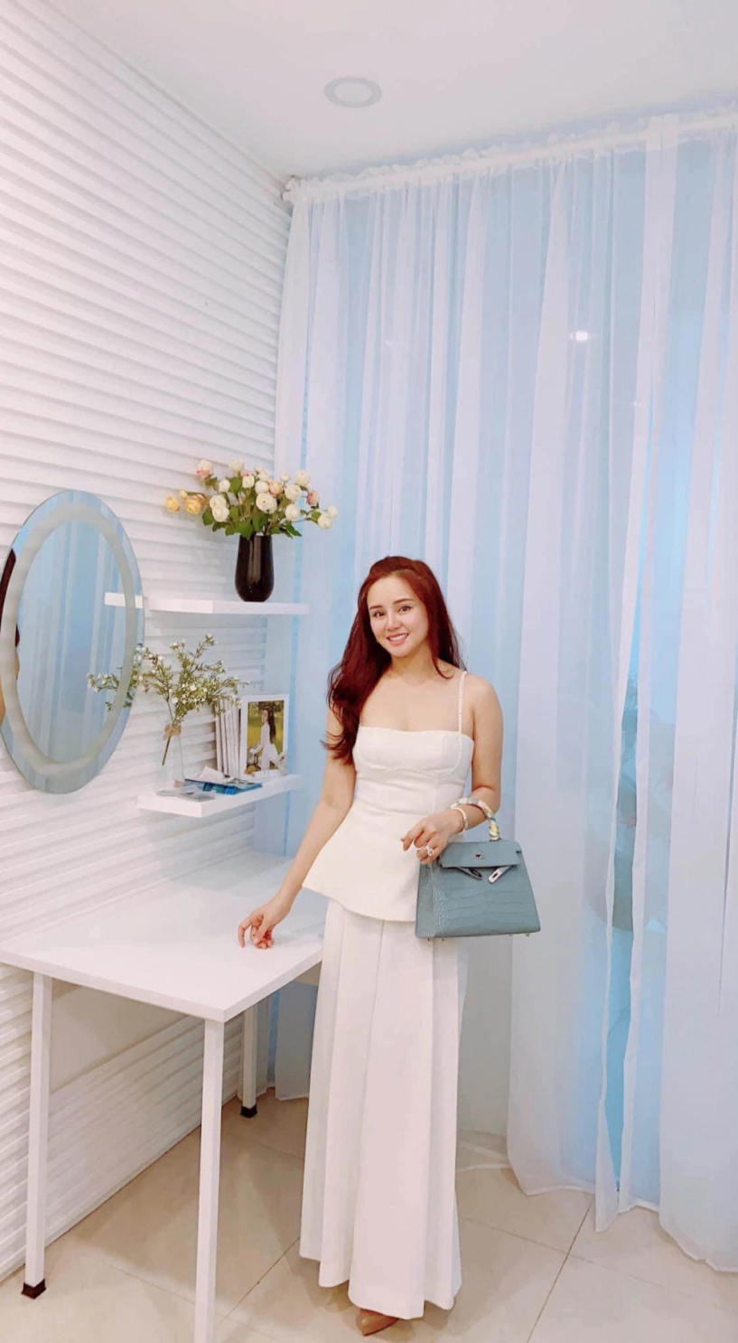 Lấy đại gia hơn 15 tuổi đổi đời vy oanh mấy năm ròng chỉ dùng vài chiếc túi nửa tỷ - 4