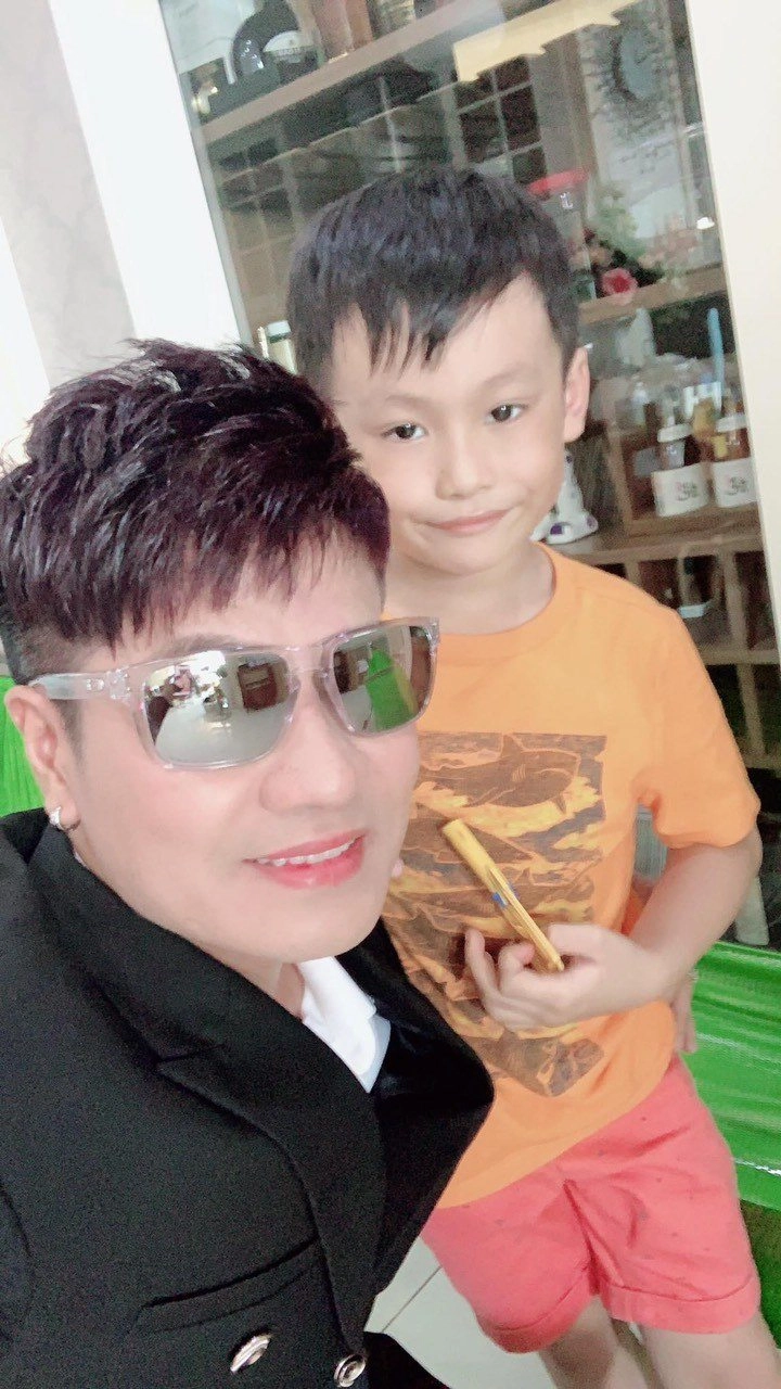 Lấy vợ tuổi cọp vua nhạc sàn 2 đời vợ nhiều lúc lén ôm con vào lòng và khóc - 4