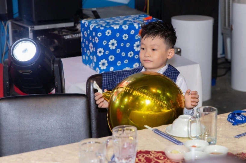 Lấy vợ tuổi cọp vua nhạc sàn 2 đời vợ nhiều lúc lén ôm con vào lòng và khóc - 10