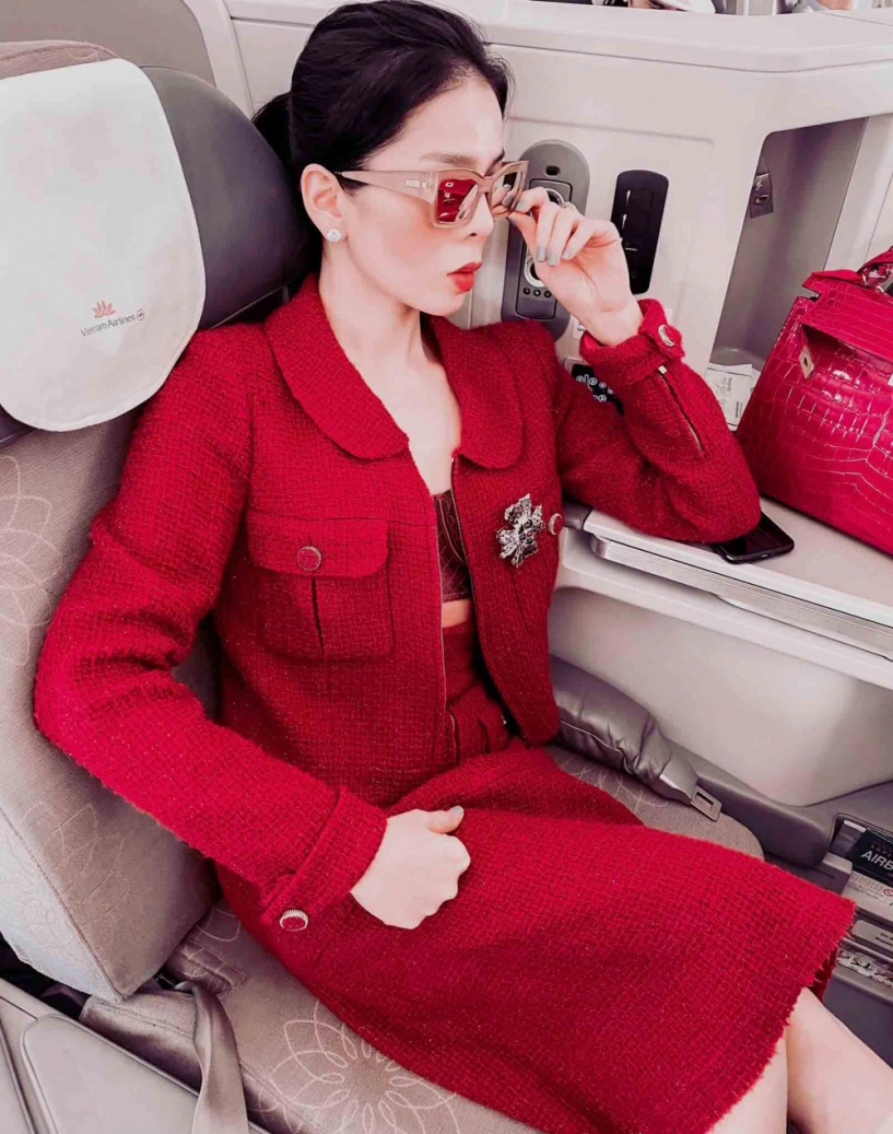 Lệ quyên đi bay chưa diện thì thôi lúc đã lên đồ thì soi giá tiền từng outfit bỏng tay - 4