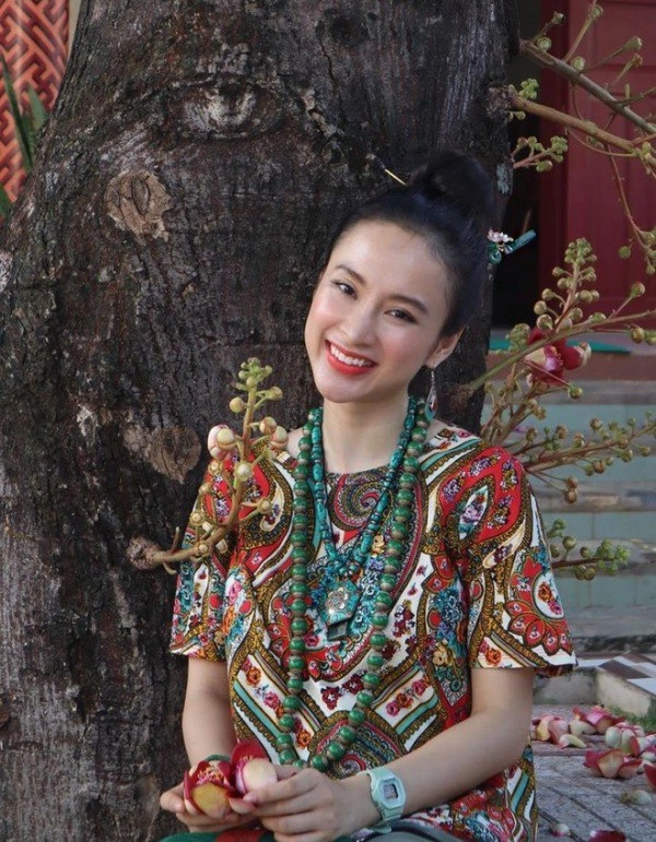 Lên thảm đỏ không ai lộng lẫy bằng nhưng angela phương trinh đứng bán cơm chỉ diện áo dài sen - 5