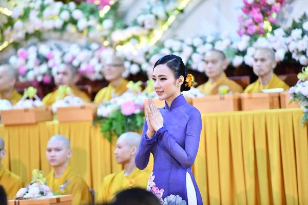 Lên thảm đỏ không ai lộng lẫy bằng nhưng angela phương trinh đứng bán cơm chỉ diện áo dài sen - 7