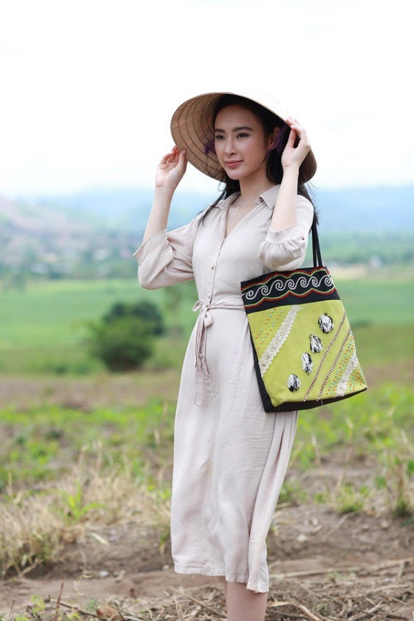 Lên thảm đỏ không ai lộng lẫy bằng nhưng angela phương trinh đứng bán cơm chỉ diện áo dài sen - 8