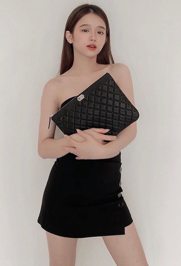 Linh ka đốt mắt dân tình với màn ăn diện táo bạo làm ai cũng ngỡ không mặc áo - 2
