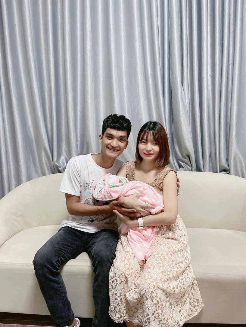 Mạc văn khoa ra ngoài là cây hài vợ trẻ kể ở nhà chồng chăm con nấu ăn chùi toilet - 5