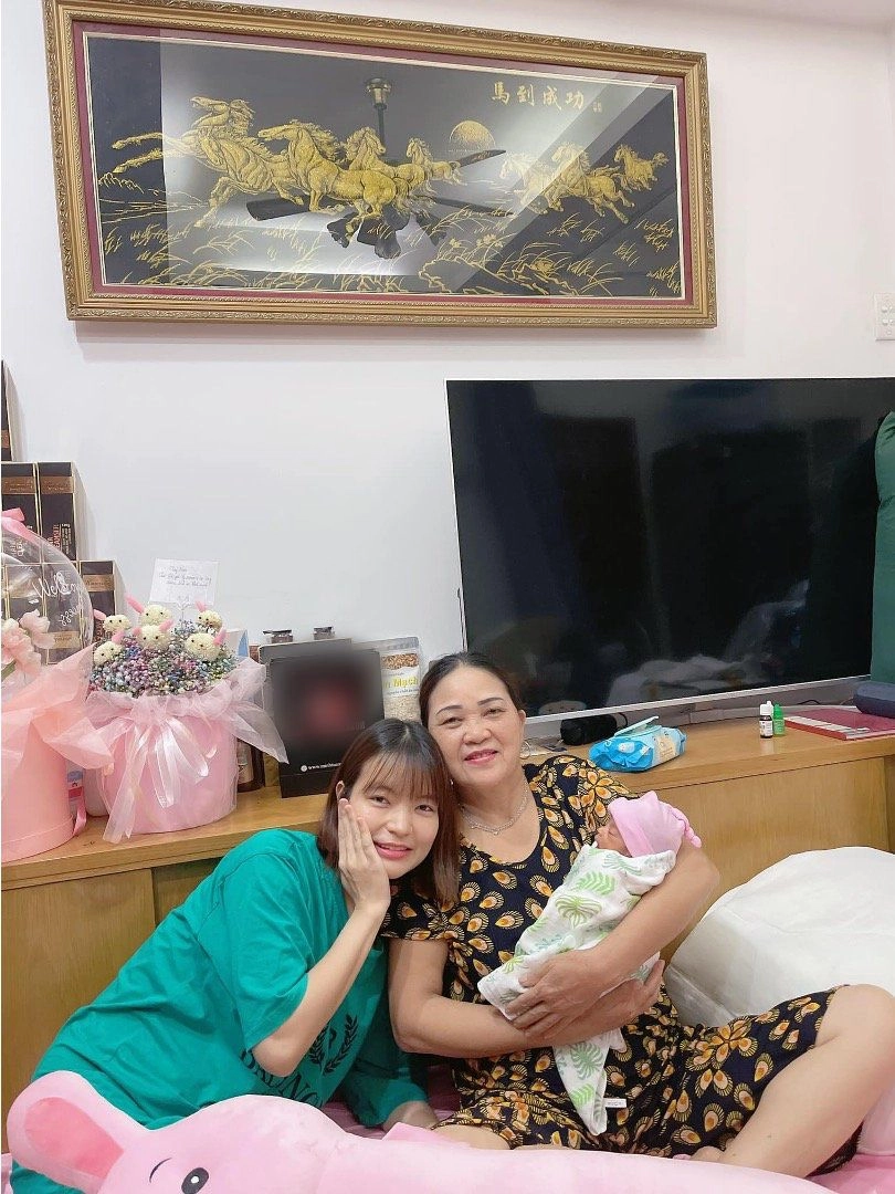 Mạc văn khoa ra ngoài là cây hài vợ trẻ kể ở nhà chồng chăm con nấu ăn chùi toilet - 14