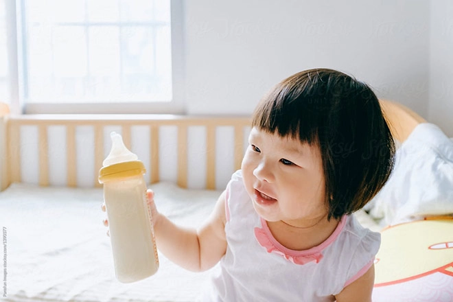 Mách mẹ bí quyết chọn sữa đúng cách cho bé biếng ăn thâp coi - 1