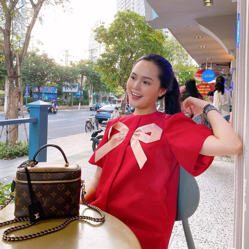 Mặt trận thời trang bà bầuvbiz 2020 loạt cô sắm đồ hiệu tiền tỷ chỉ 1 người mặc đồ cũ - 10