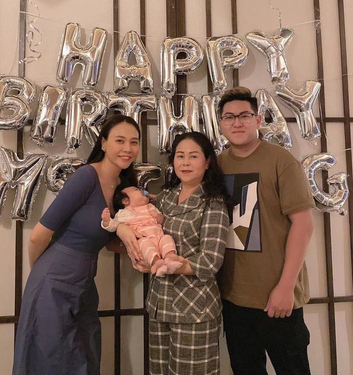 Mẹ vợ cường đôla quá yêu cháu ngoại con gái càng giấu bà càng khoe rõ mặt bé - 1
