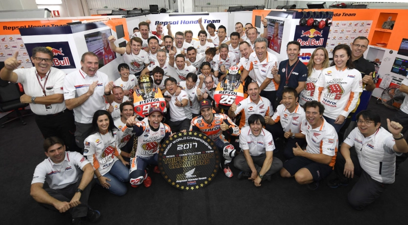 Motogp 2017 chặng 18 chiến thắng áp đảo của repsol honda team và danh hiệu cho nhà sản xuất của năm - 1