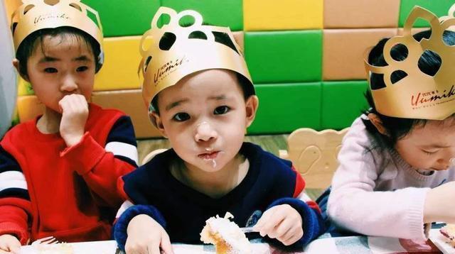 Mua bánh gửi cô làm sinh nhật con chiều đến đón bánh còn nguyên mẹ muối mặt biết lý do - 3