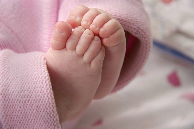 Mùa đông sờ 2 bộ phận này của conthấy mát chứng tỏ bé đang lạnh cóng - 2