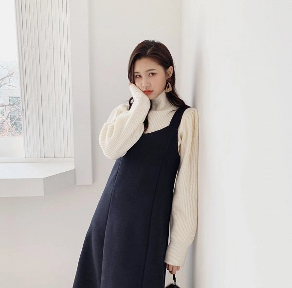 Năm mới thêm một tuổi nhưng nàng cứ nhắm mấy outfit này kiểu gì cũng được khen trẻ trung - 1
