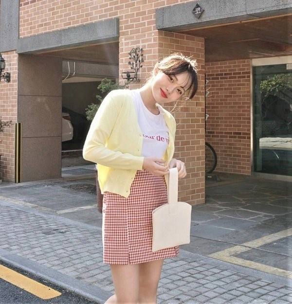 Năm mới thêm một tuổi nhưng nàng cứ nhắm mấy outfit này kiểu gì cũng được khen trẻ trung - 9