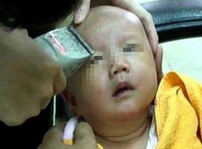 Nghe lời mẹ chồng cắt lông mi cho con khi con gái được 1 tuổi mẹ trẻ ngẩn ngơ - 5