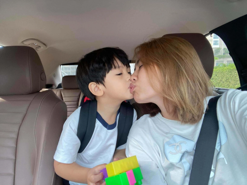 Khoe con tam bon nhung hình ảnh bốc lửa của ngọc lan phan chieu trong guong lại được nhớ mãi - 6