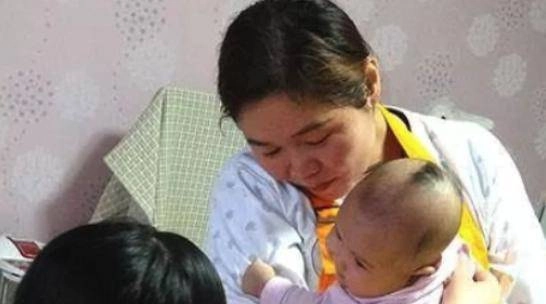 Ở với bảo mẫu 1 tháng con trai sụt 15kg nghe giải thích mẹ không giận mà thưởng thêm tiền - 1