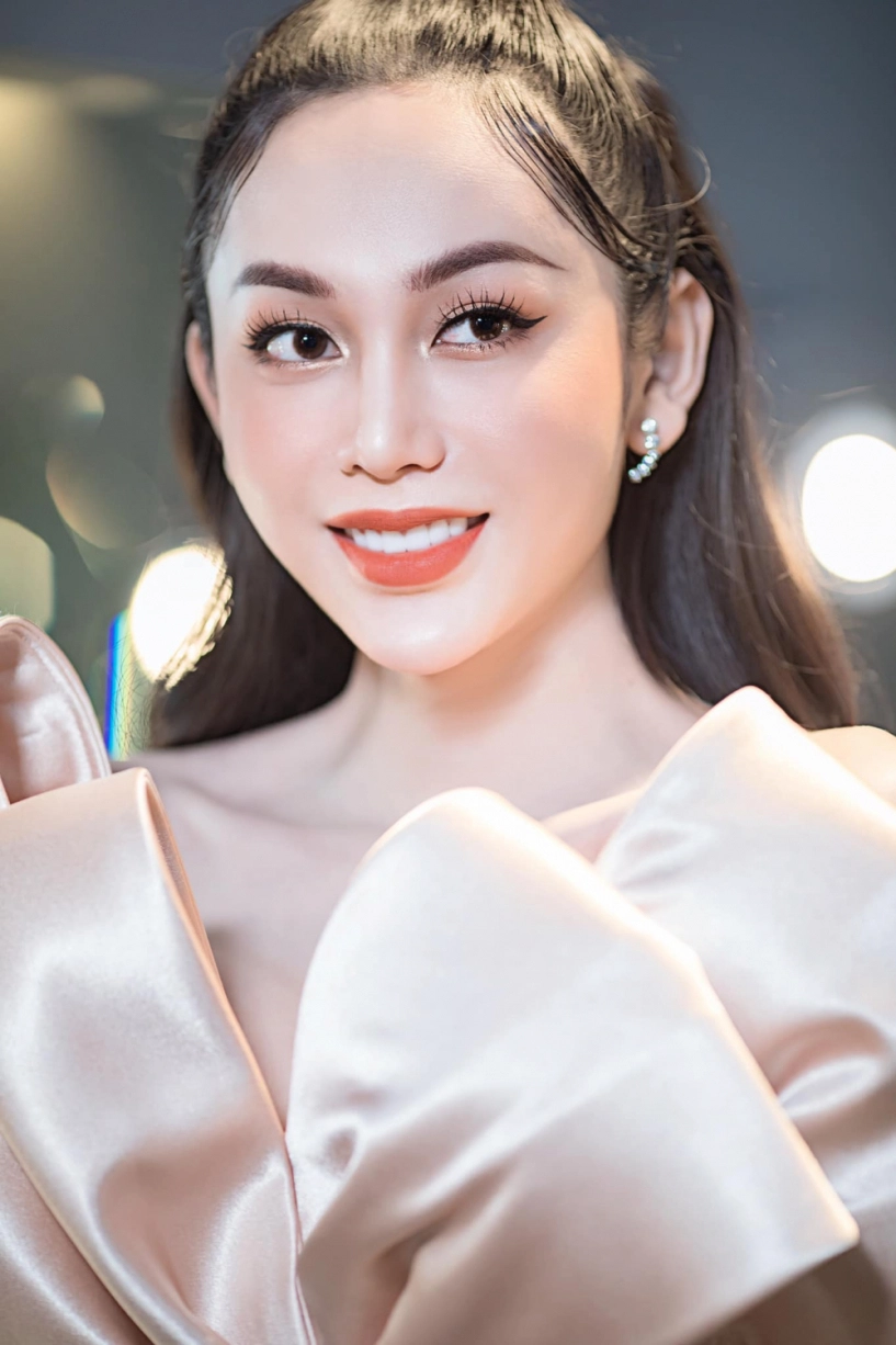 phải lòng 1 chiếc váy hương giang và thí sinh chuyển giới có màn đụng hàng rúng động làng mốt - 2