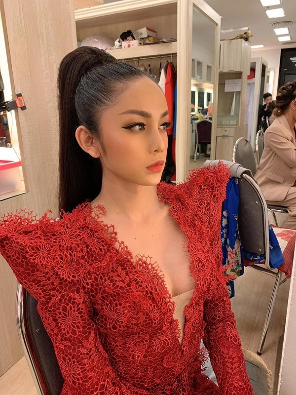 phải lòng 1 chiếc váy hương giang và thí sinh chuyển giới có màn đụng hàng rúng động làng mốt - 7
