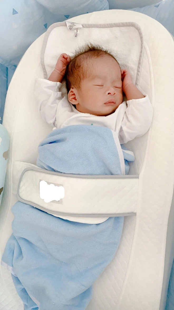 Phản ứng của người đi đường khi gặp 2 con dương khắc linh khiến bố mẹ bất ngờ - 4