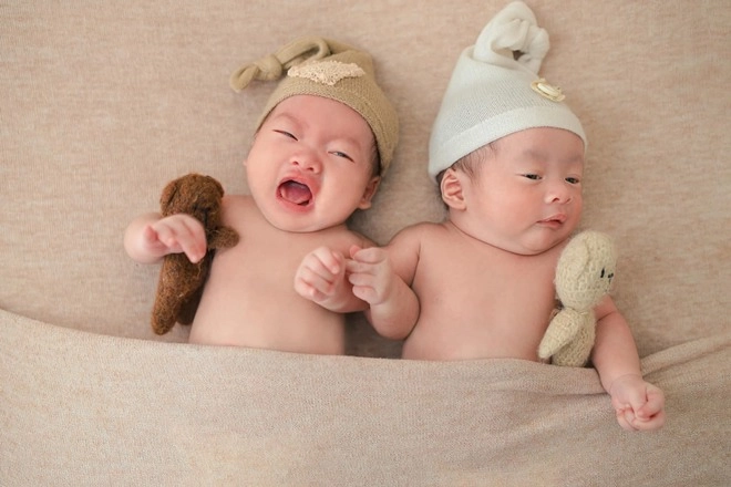 Phản ứng của người đi đường khi gặp 2 con dương khắc linh khiến bố mẹ bất ngờ - 5