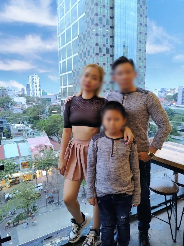 Phát hiện mẹ 1 con việt mắc bệnh dị ứng áo ngực cứ ra đường là hở hang hết cỡ - 4
