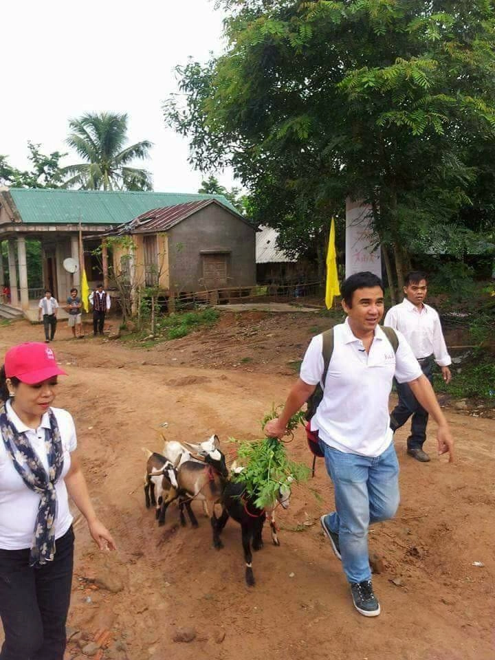 Quyền linh hiếm hoi đeo túi hiệu làm điệu phong cách biết lí do đằng sau cđm tấm tắc khen - 11