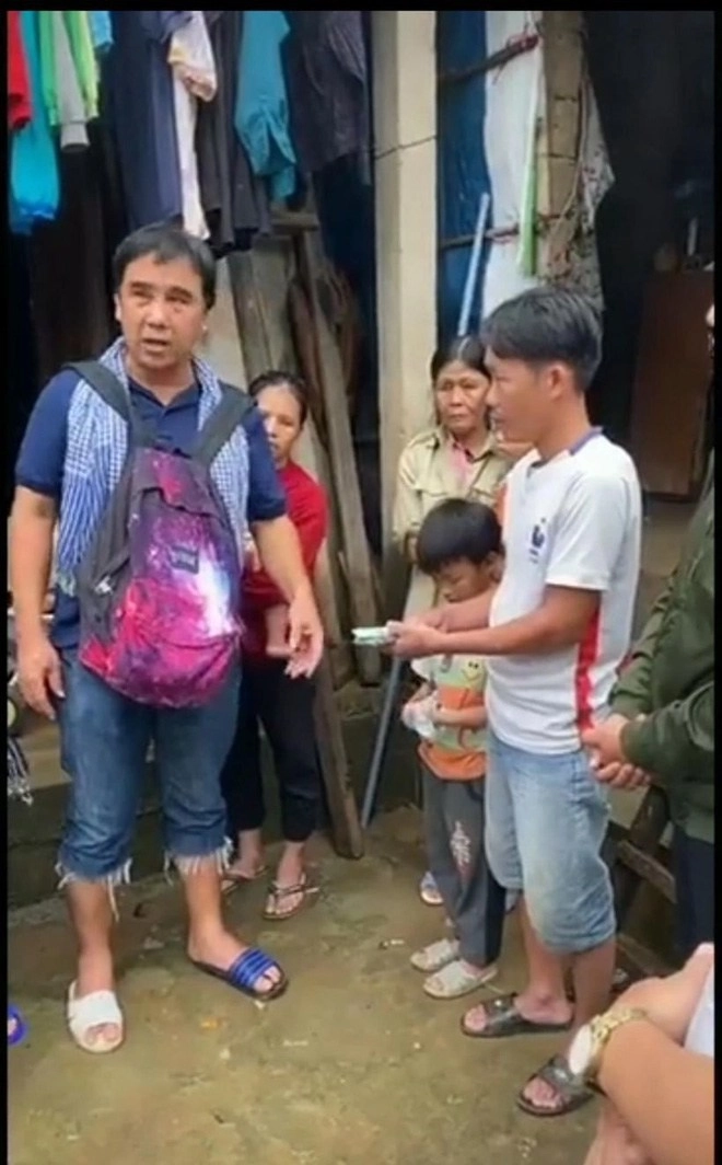 Quyền linh hiếm hoi đeo túi hiệu làm điệu phong cách biết lí do đằng sau cđm tấm tắc khen - 12