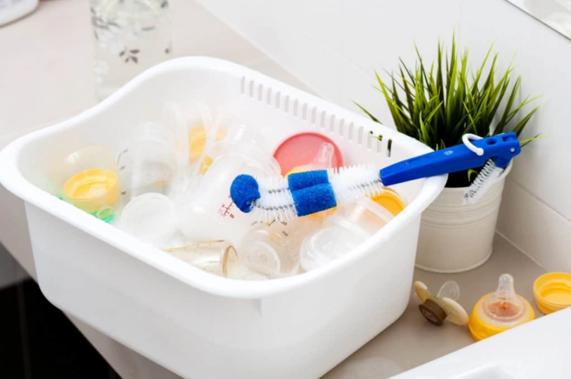 Rửa bình sữa theo cách này chẳng khác nào cho trẻ uống sữa độc các mẹ cần lưu ý - 5