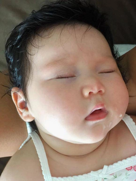 Siêu mẫu hà anh phẫn nộ vì mặt xinh của con gái bị đem đi quảng cáo bán bò khô - 4