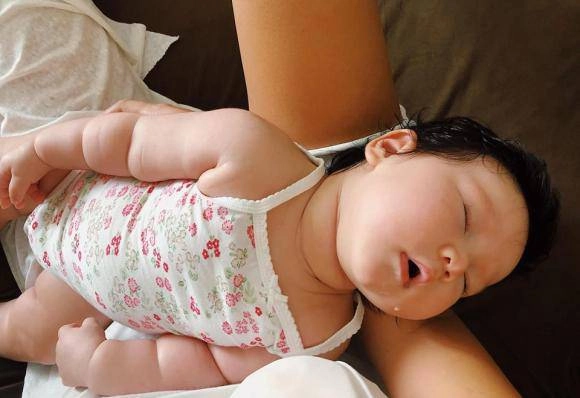Siêu mẫu hà anh phẫn nộ vì mặt xinh của con gái bị đem đi quảng cáo bán bò khô - 5
