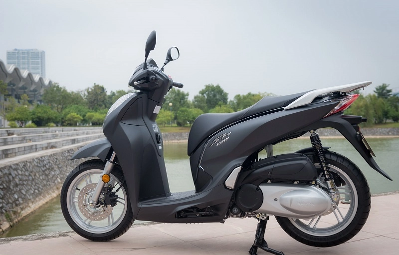 So sánh vespa gts 300 2017 và sh 300i nên lựa chọn mẫu xe ga cao cấp nào - 4