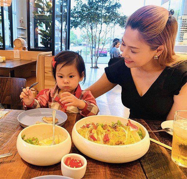 Sống tại mỹ đắt đỏ thanh thảo không tốn 1 xu thuê giúp việc chăm con trai ngô kiến huy - 5