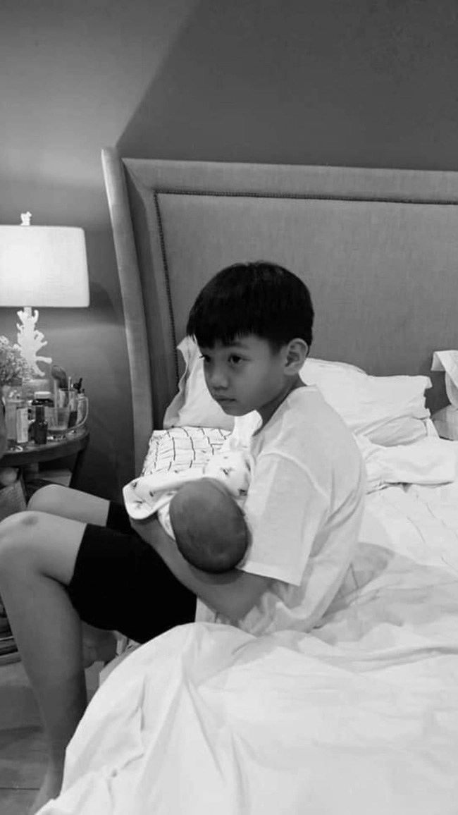 Subeo con nghĩ mẹ yêu lisa nhiều hơn nhưng con không lo lắng về 2 em bé mới của mẹ - 5