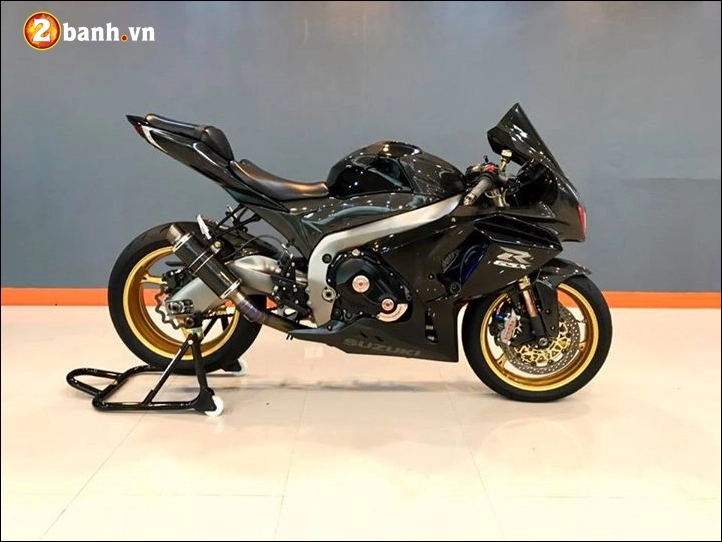 Suzuki gsx-1000 độ bóng bẩy cùng màu đen huyền bí - 3