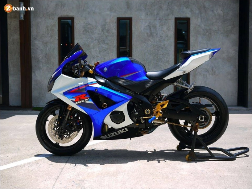 Suzuki gsx-r1000 k7 độ nổi bật tạo dáng dưới nắng chiều - 17