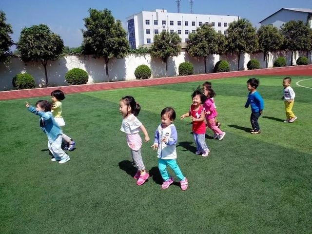 Tại sao trẻ đi mẫu giáo vài ngày đầu về đến nhà đều dễ bị ốm - 1